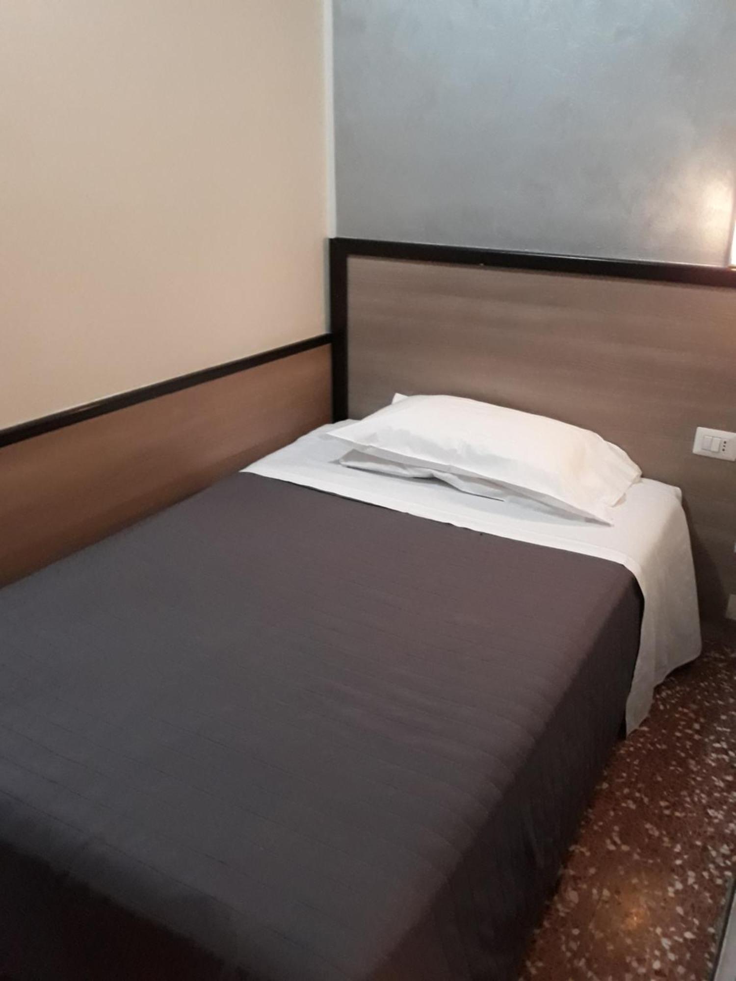Hotel Salus Milan Exterior photo